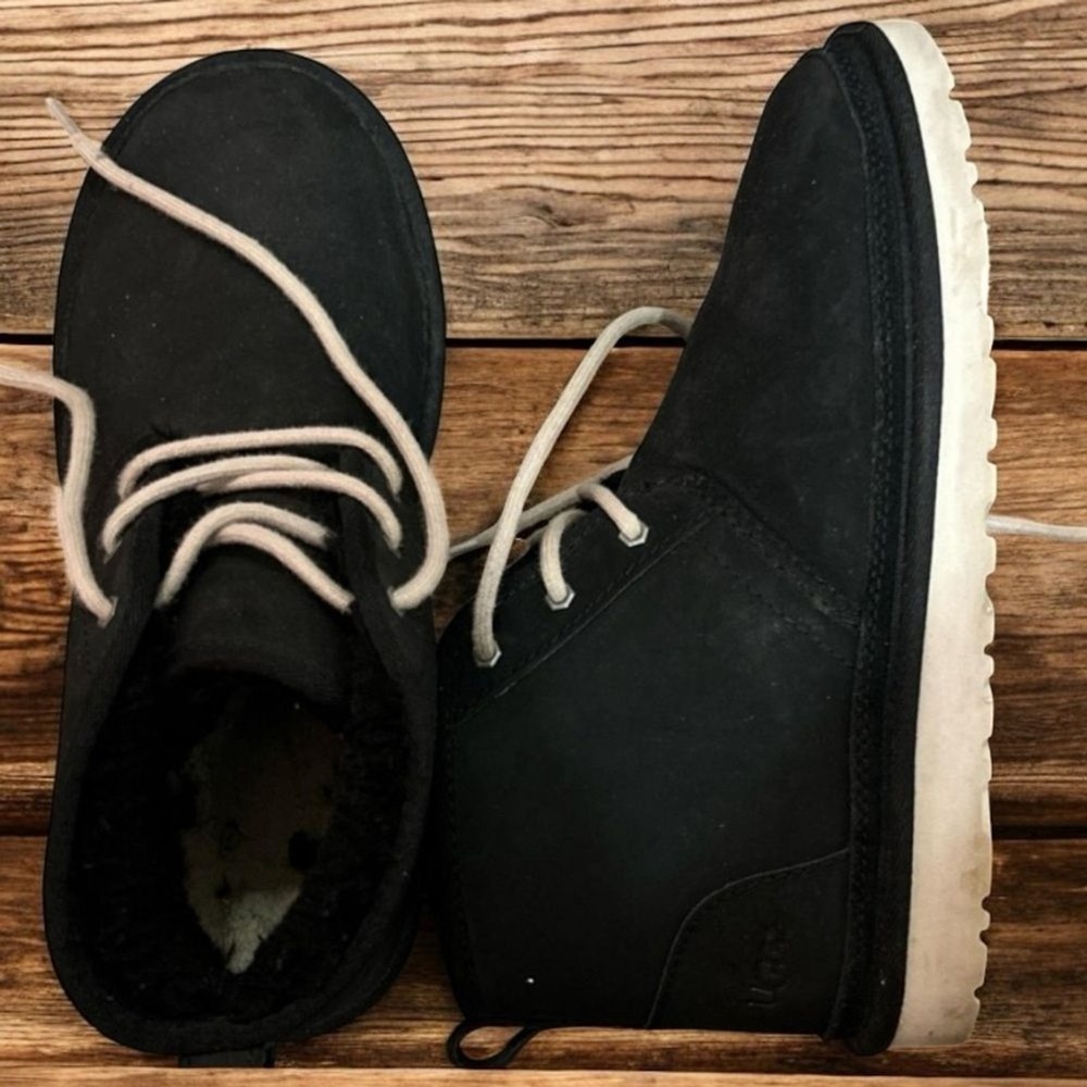 UGG Neumel Boots Kids 6 / Women's 7‎ Black Suede Sheepskin Sherpa Lace Up Chukka
